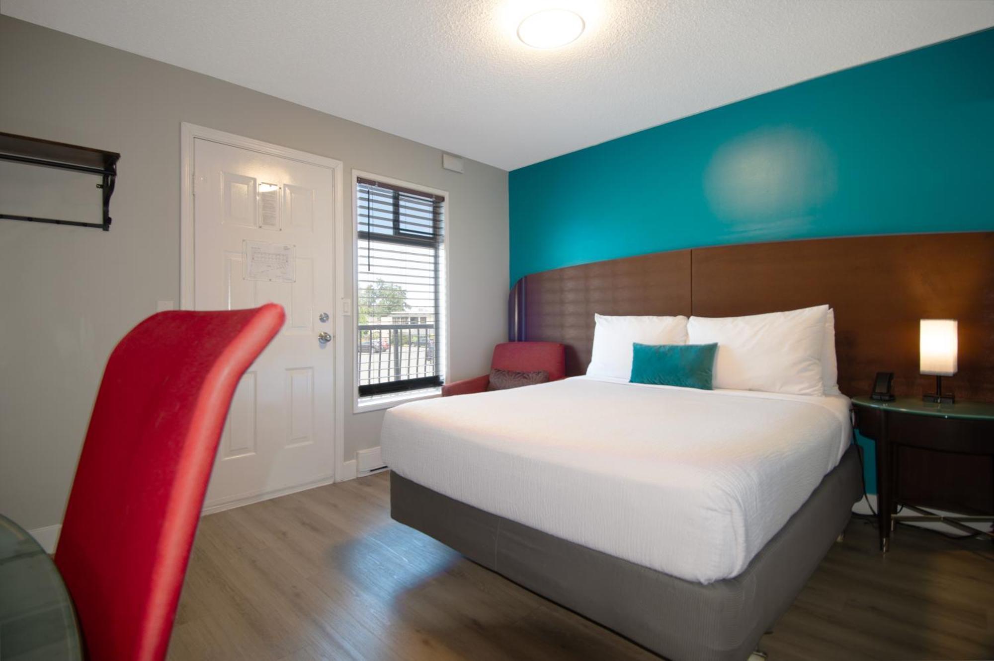 The Tide'S Inn Parksville Room photo