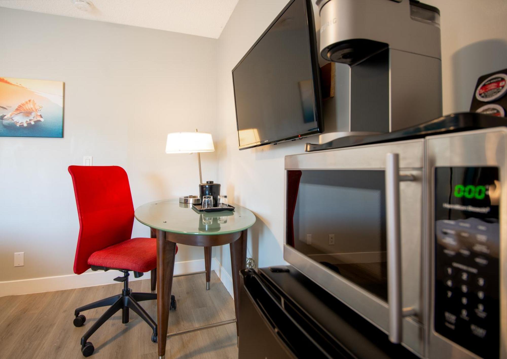 The Tide'S Inn Parksville Room photo